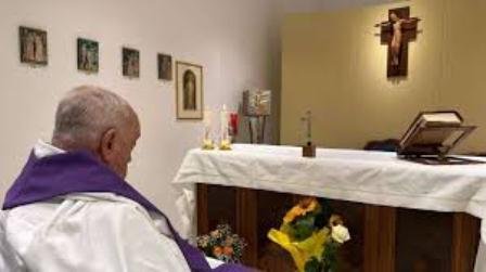 Vaticano partilha 1.ª imagem do Papa Francisco desde que foi internado