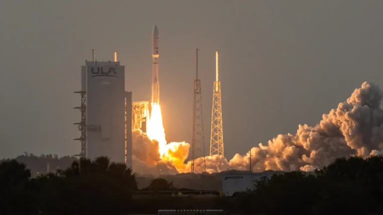 Amazon lançou primeiros satélites para rivalizar com a Starlink de Musk