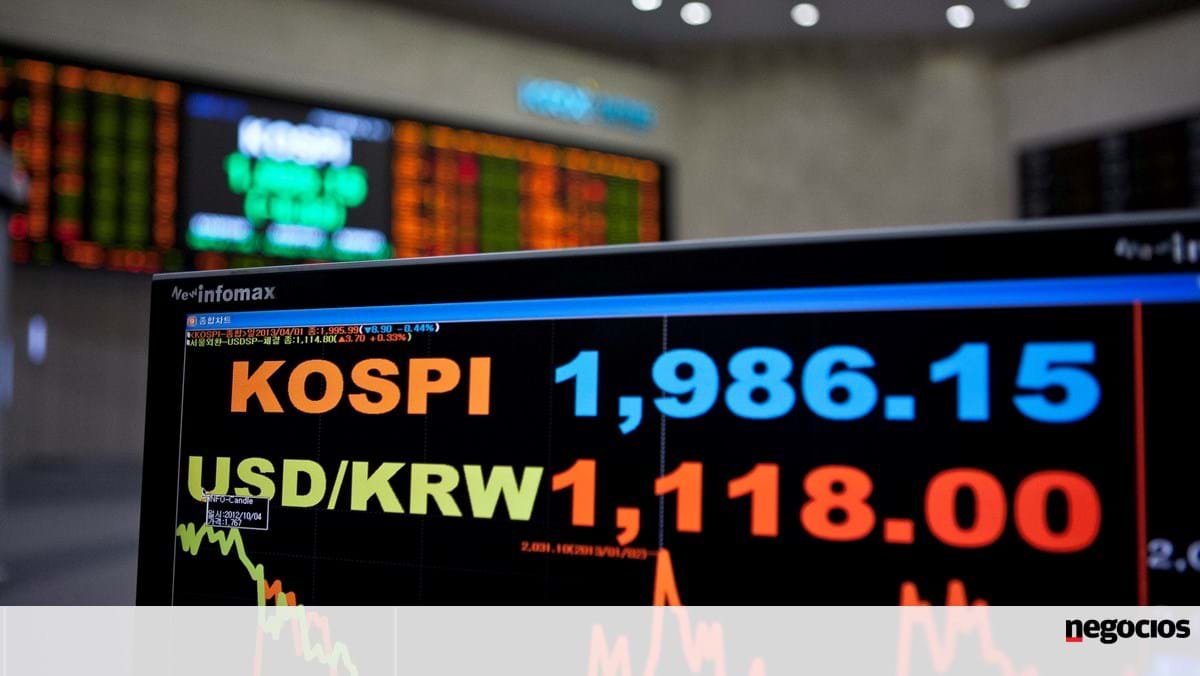 Ásia acompanha Wall Street em alta mesmo com farpas de Trump à China. Kospi cai com a Samsung - Mercados num minuto