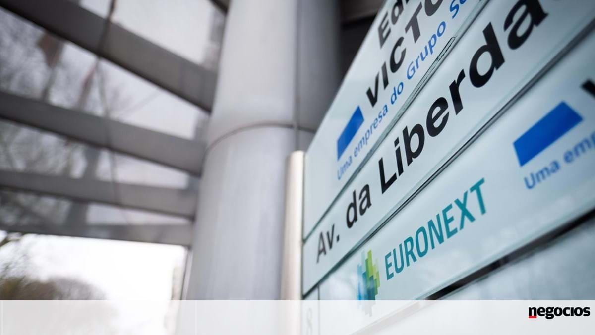 Lisboa fecha ligeiramente acima da linha de água com impulso do BCP - Bolsa