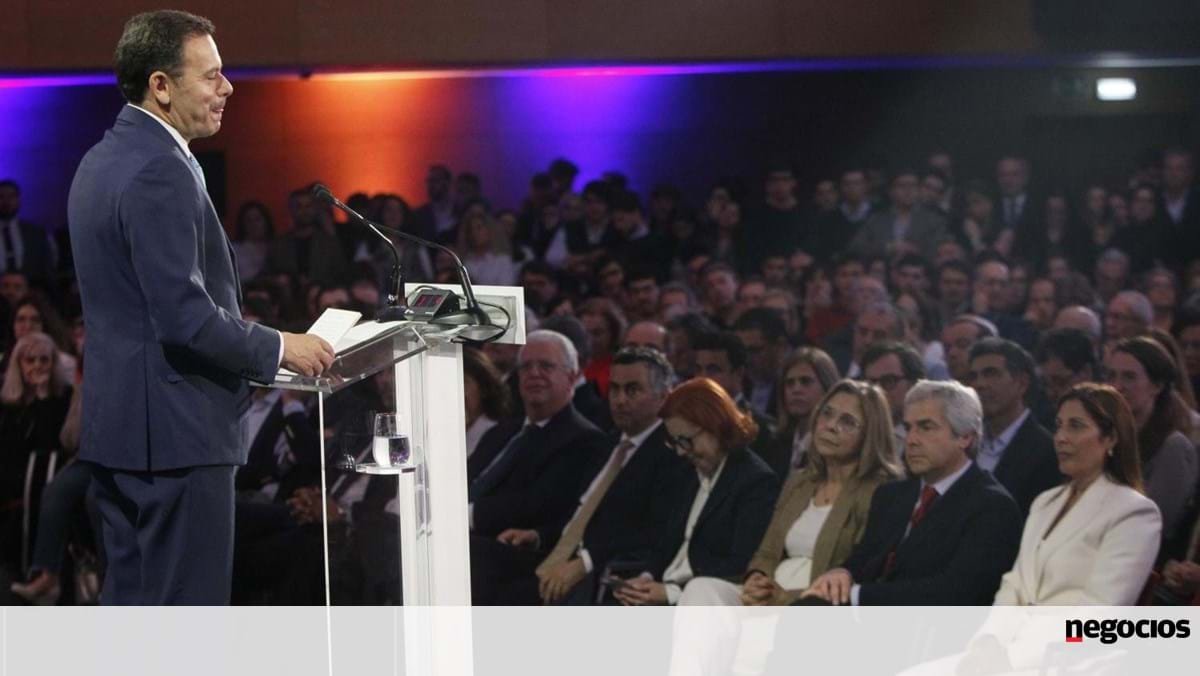 Montenegro promete nova descida do IRS já em 2025 - Eleições