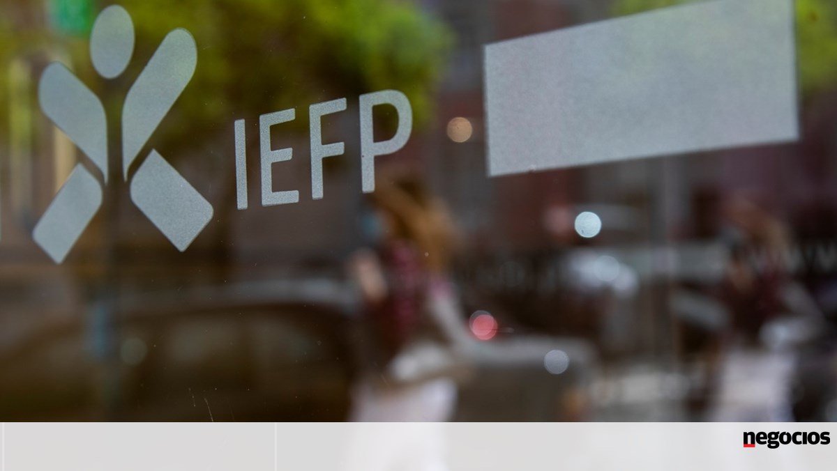 Número de desempregados inscritos nos centros de emprego sobe 1,5% em março - Emprego