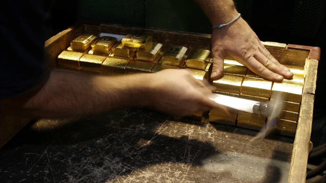 Preço do ouro cai mais de 1% e fica abaixo de 3.200 dólares por onça