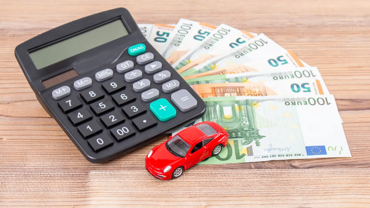 Quanto poupa ao atestar o depósito do carro hoje? Fizemos as contas