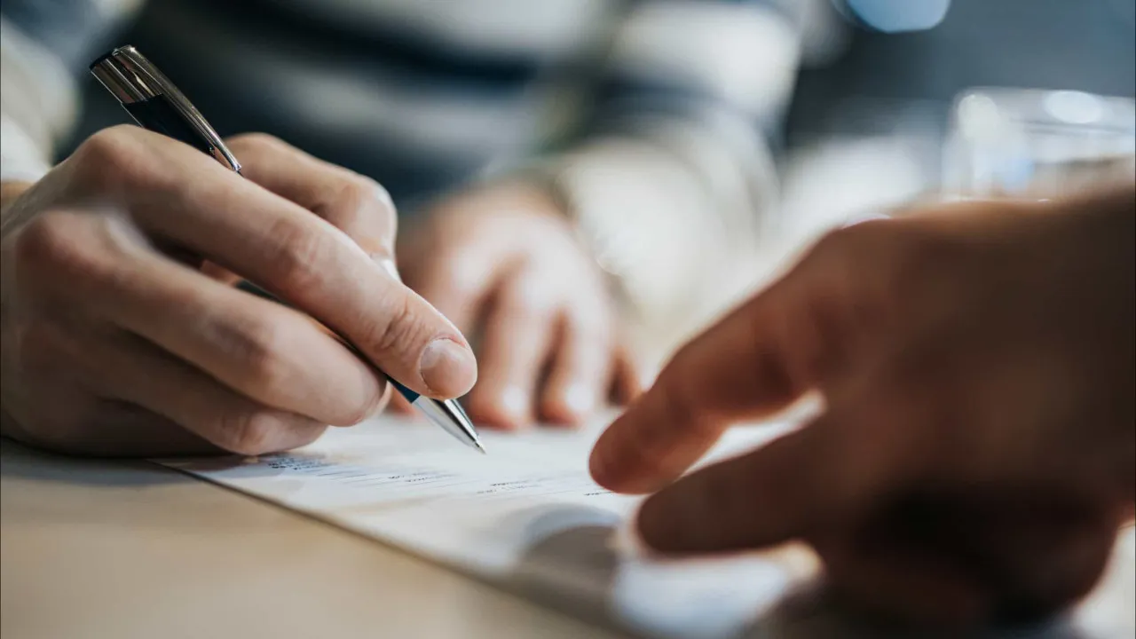Taxa de emprego atinge recorde de 75,8% na UE em 2024