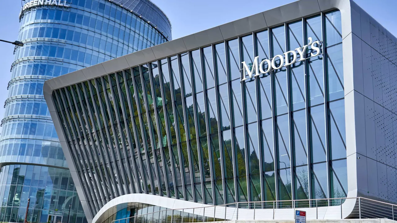 Moody's baixa perspetiva da Red Eléctrica de estável para negativa