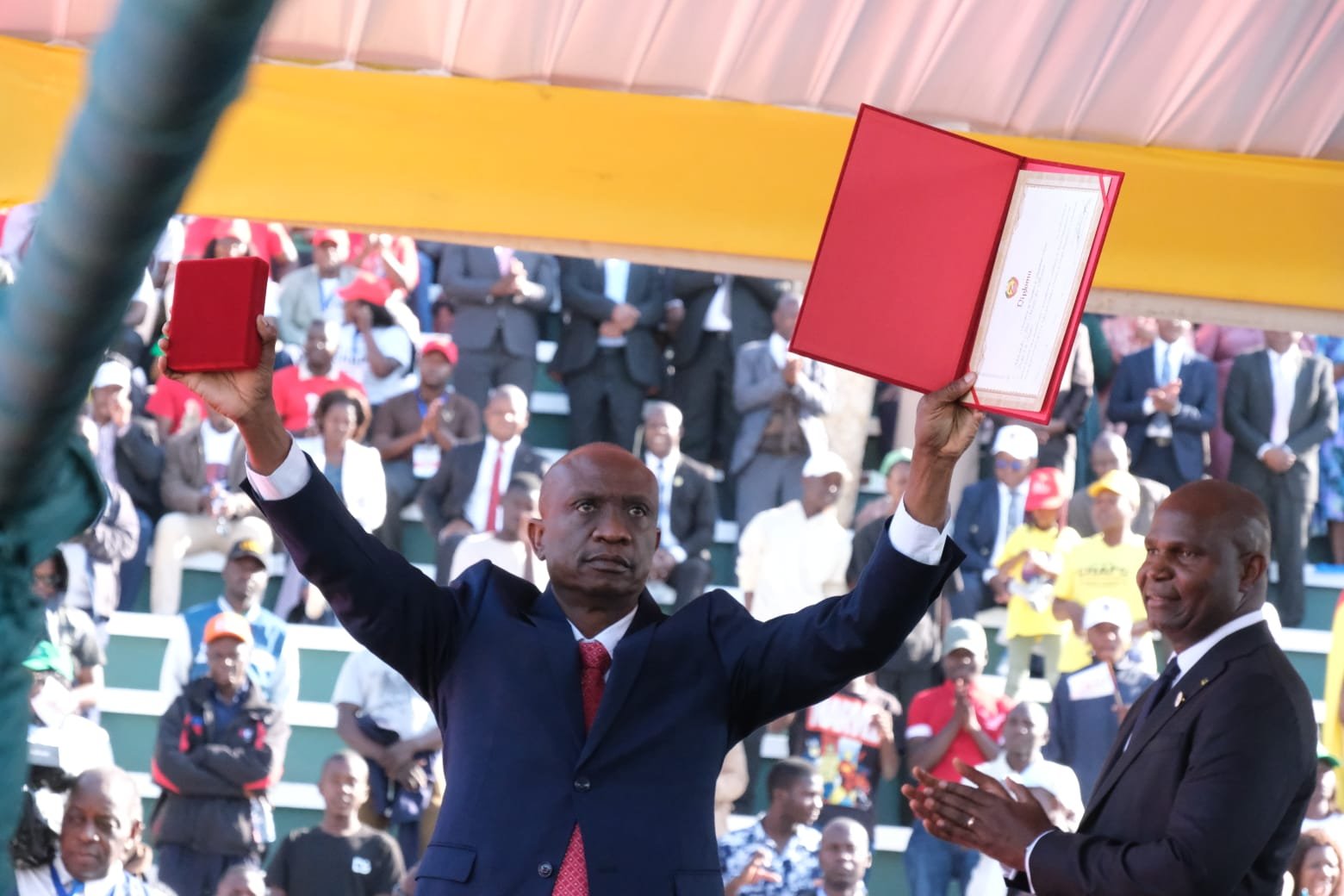 50 ANOS DA INDEPENDÊNCIA: Chapo condecora personalidades e instituições