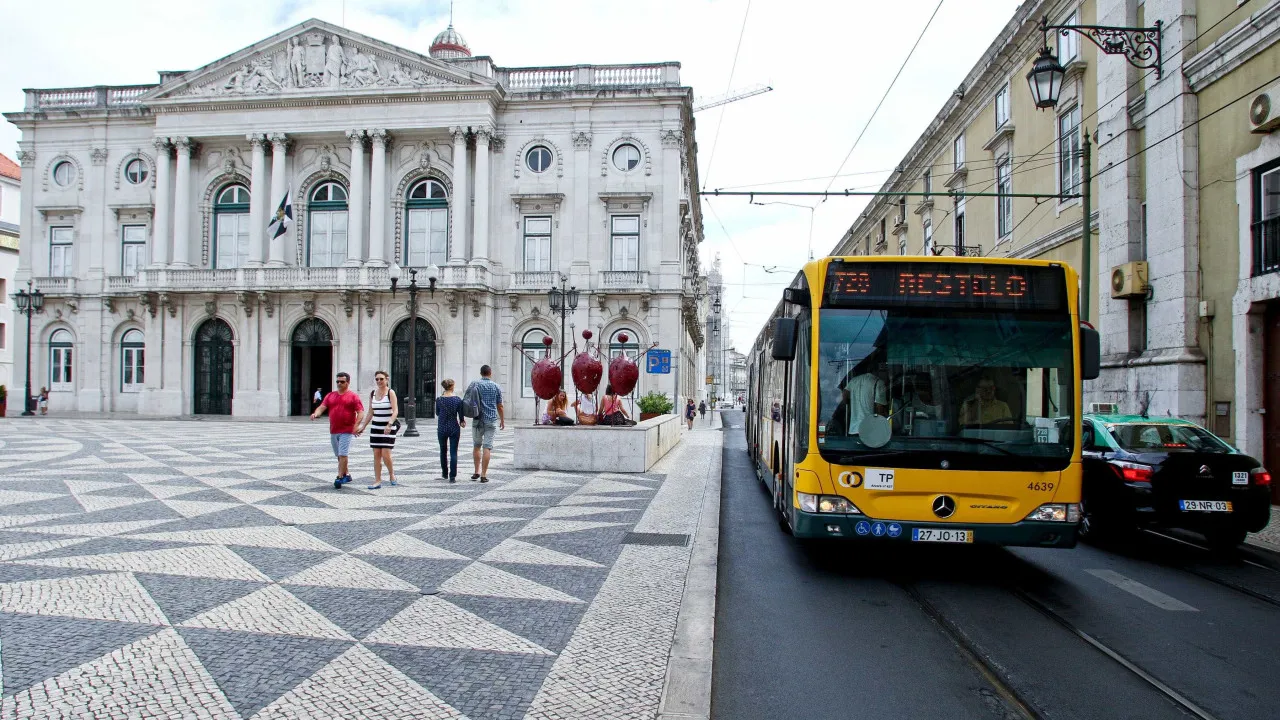 A sair de casa? Há greve na Carris e só circulam estas carreiras (a 50%)