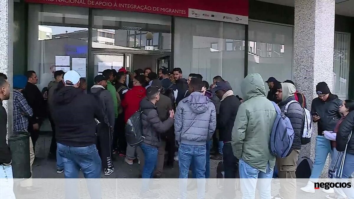 AIMA diz cumprir lei ao divulgar nomes de funcionários que decidem processos de imigrantes - Economia