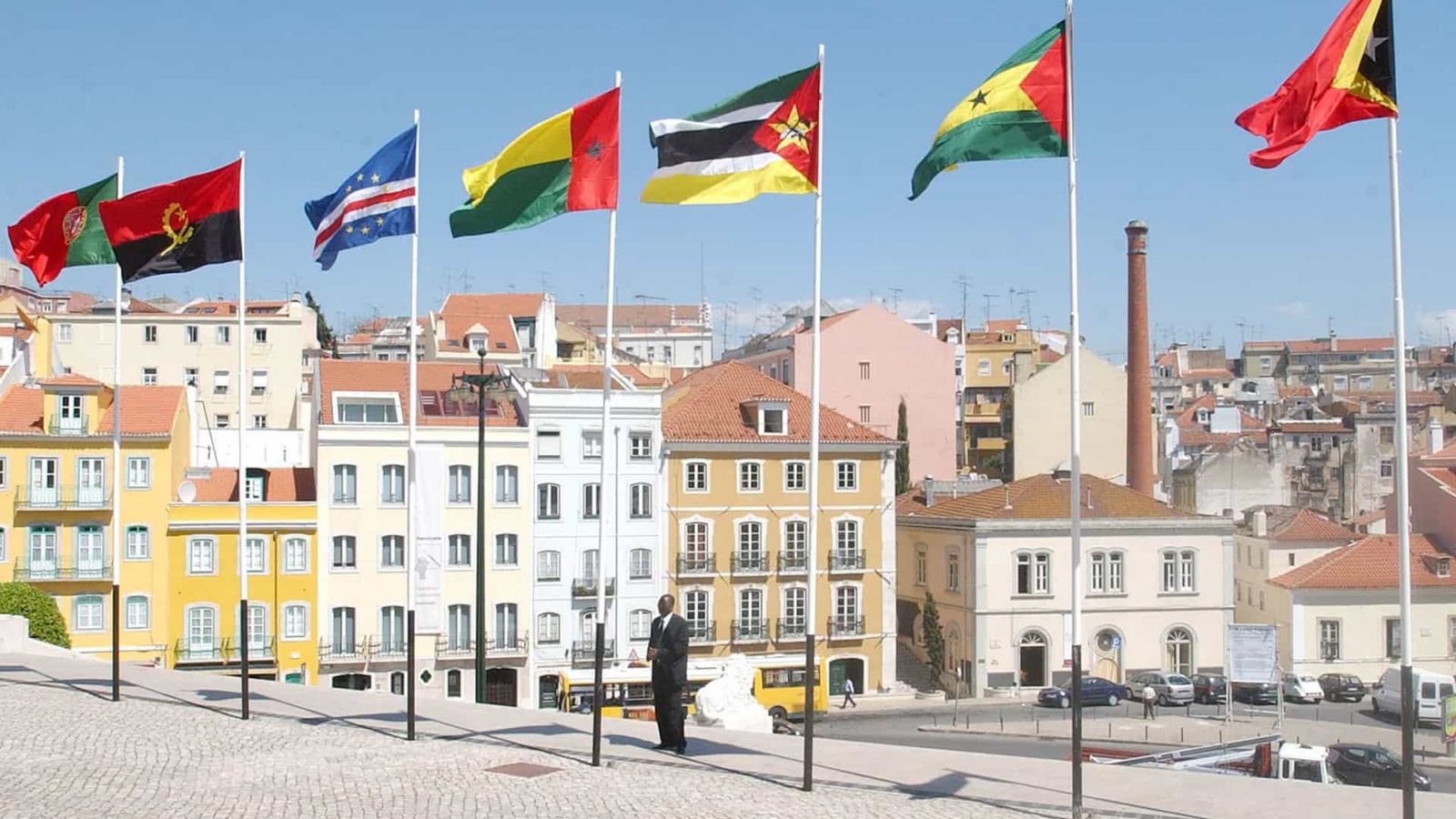 Antigo Director do Grupo Banco Mundial Apela a Pensamento Regional Para Fortalecer o Bloco • Diário Económico