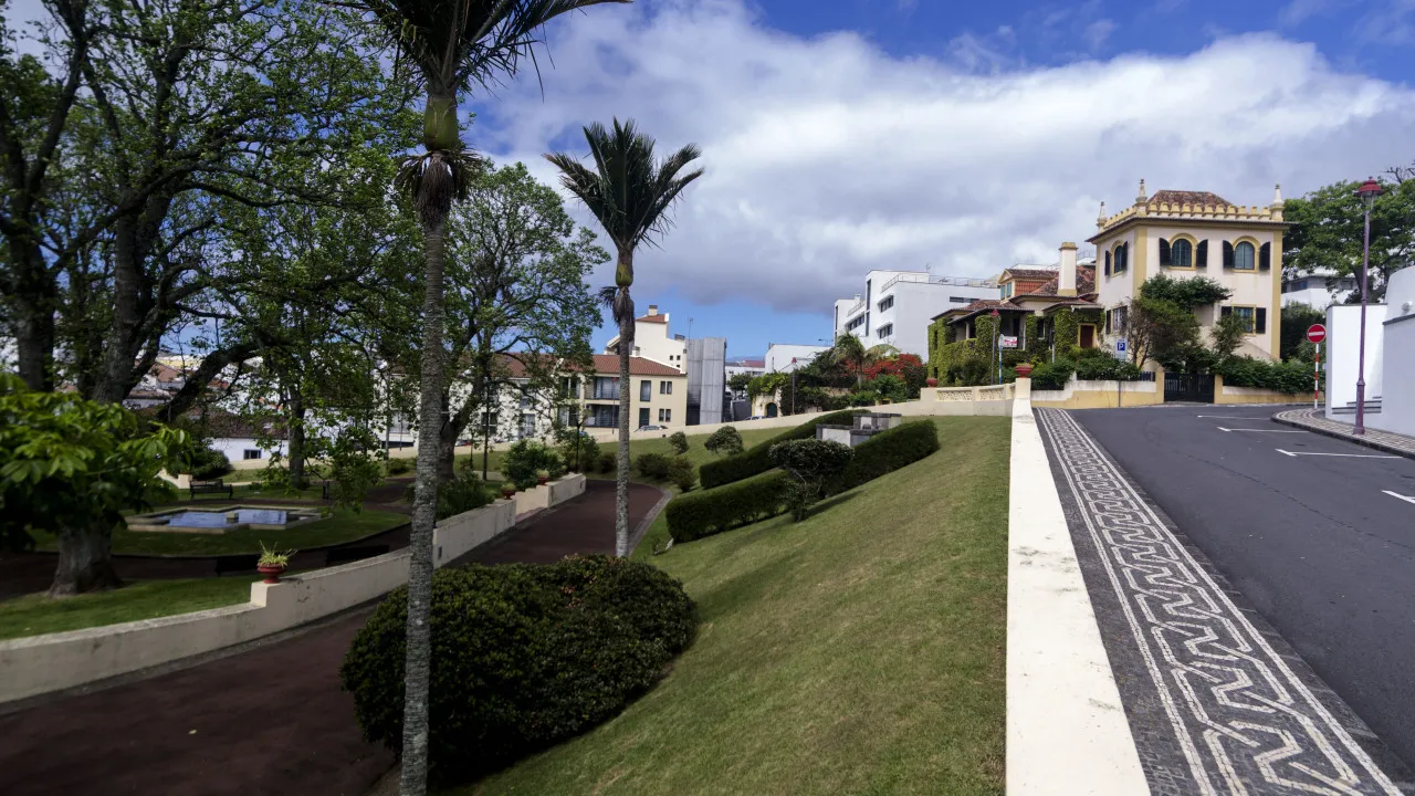 Compra de casas por estrangeiros cai para mínimos de 2021