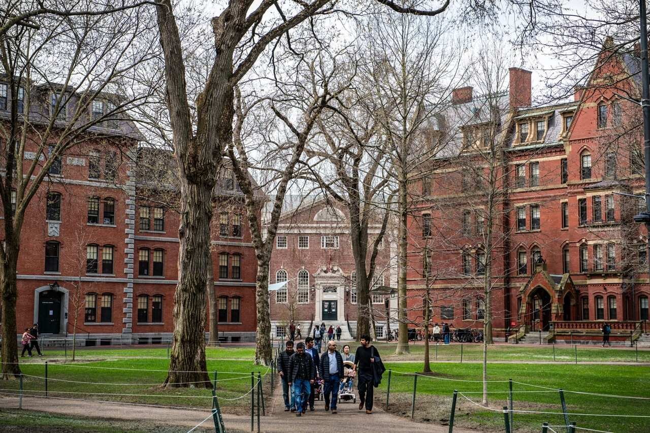 Estudantes Africanos Podem Ser Expulsos Dos EUA Com Nova Medida de Trump Contra Universidade de Harvard • Diário Económico