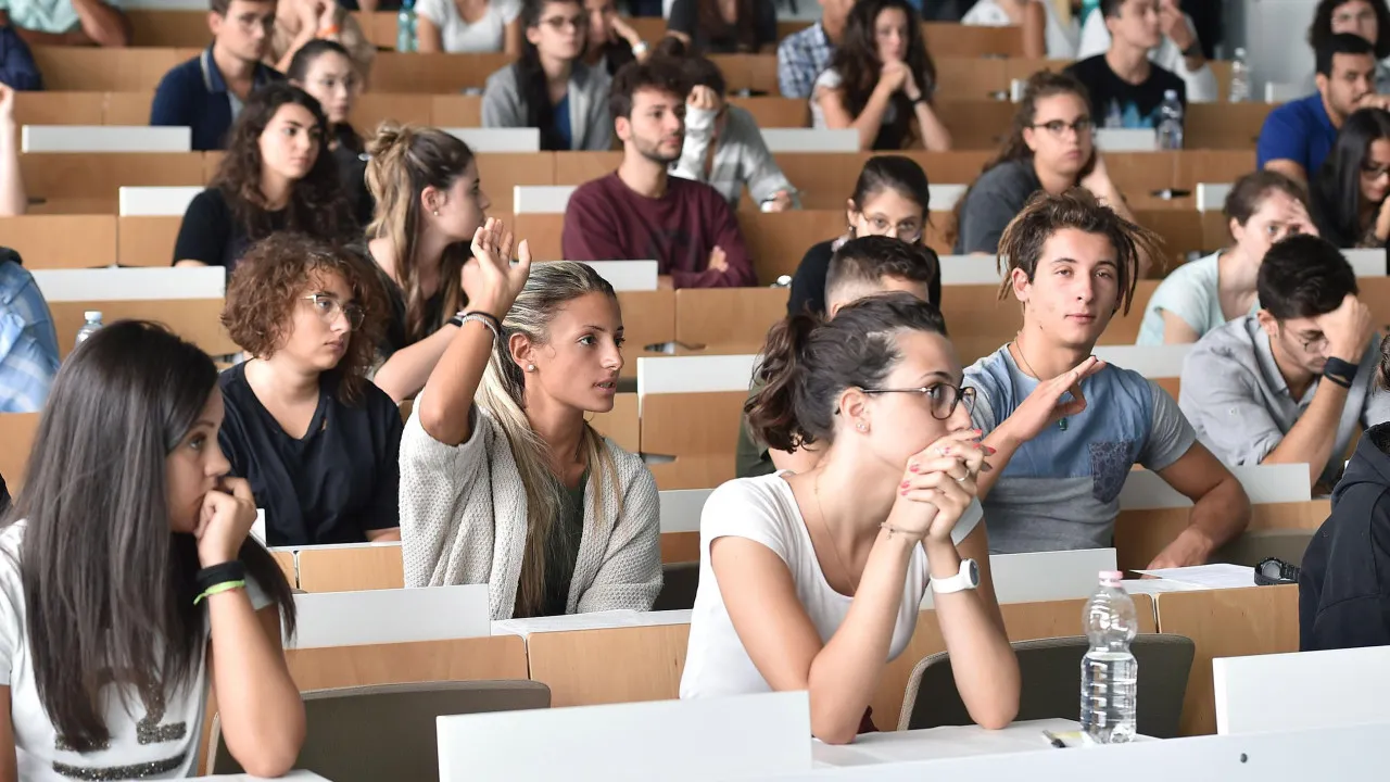 Mestrado? Salário 80% mais alto do que trabalhadores com secundário