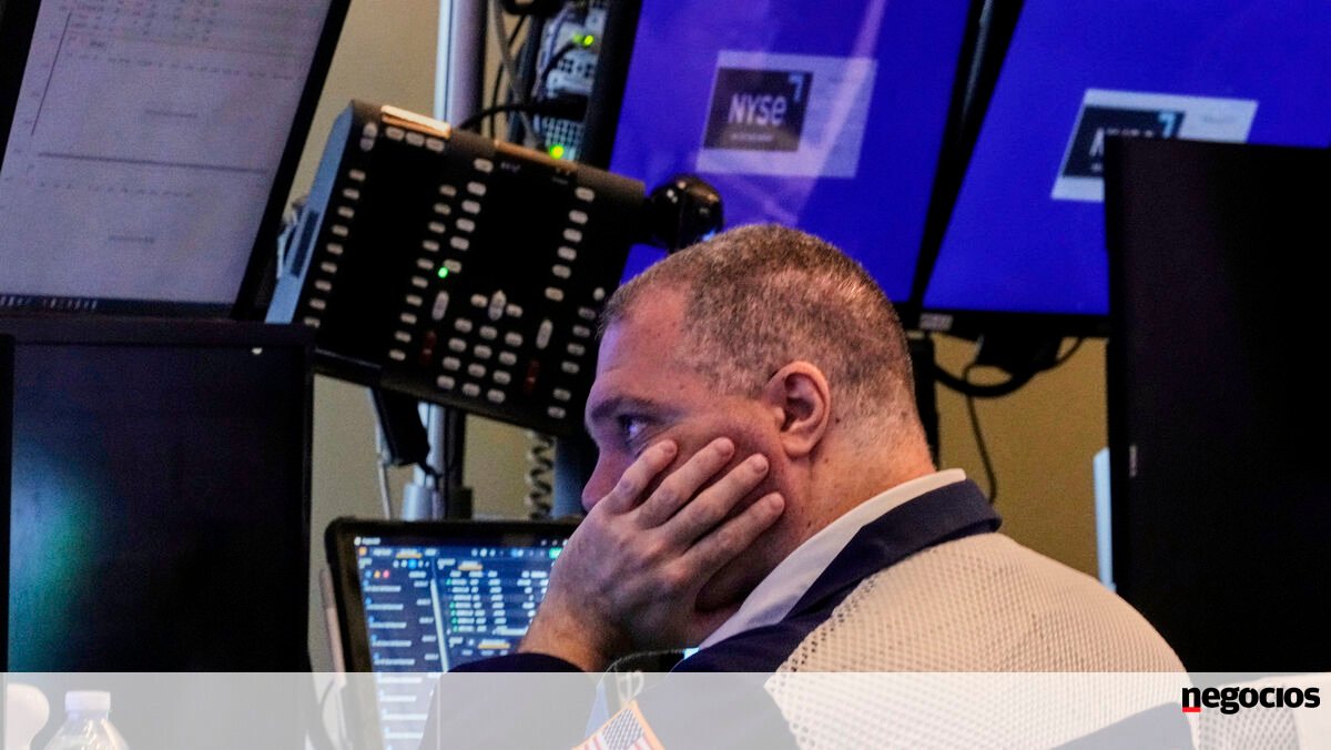 "Sell off" tecnológico deixa Wall Street no vermelho. Inflação e acordo comercial não impressionam - Bolsa