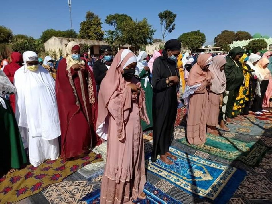 Talapa felicta muçulmanos pela celebração do Eid-Ul-Adhá