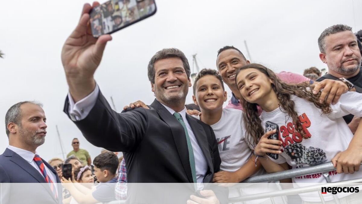 Ventura avisa que Chega derrubará Governo que devolva bens às antigas colónias - Economia