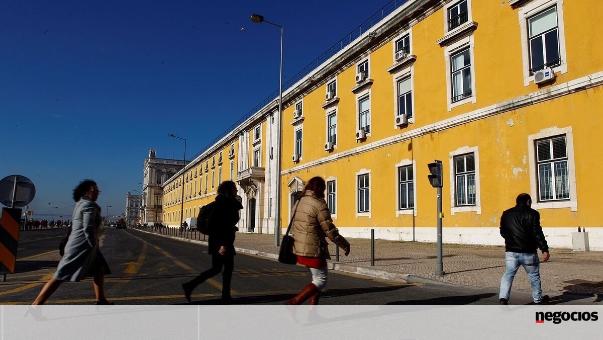 Acelerador de progressões já abrangeu 60 mil funcionários - Função Pública