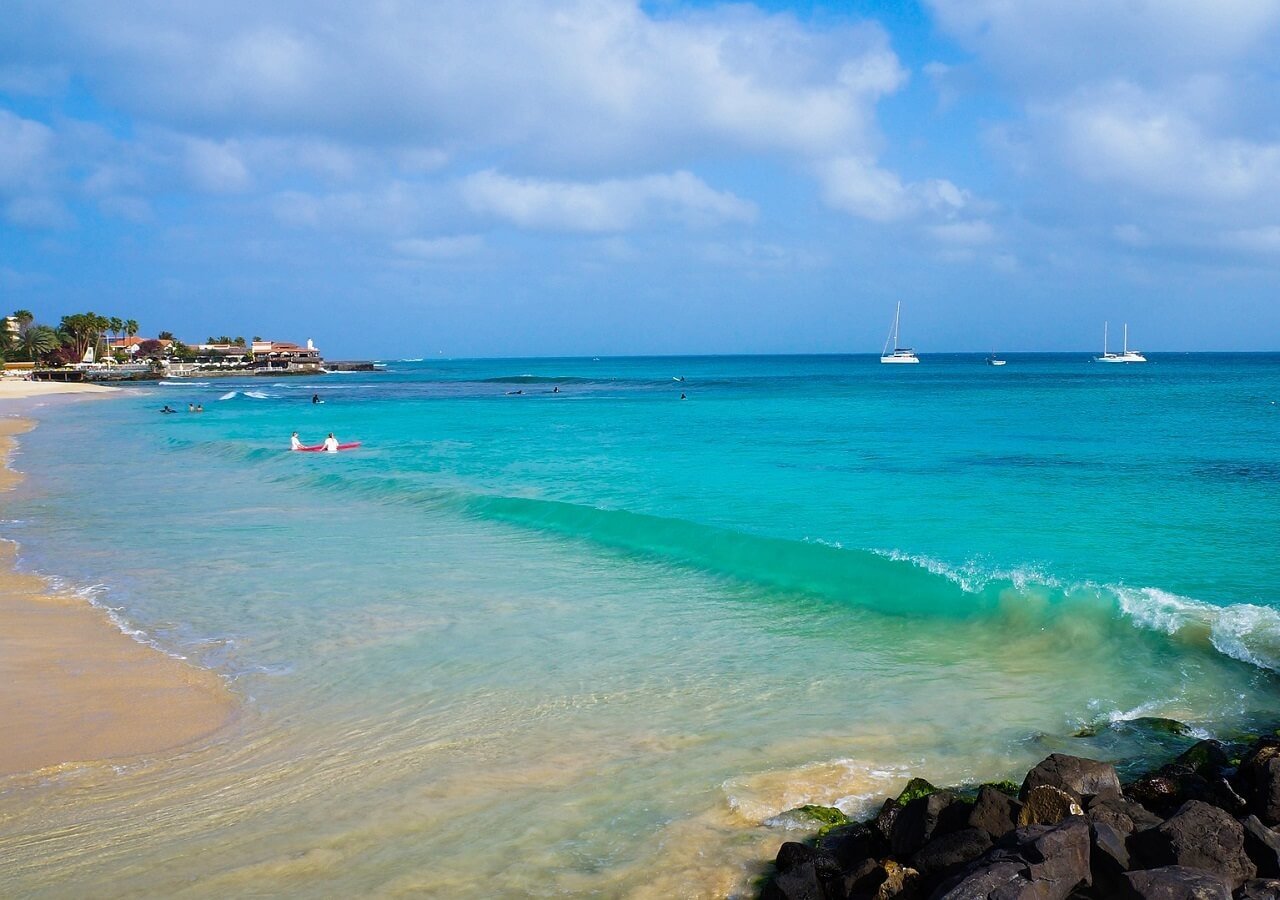 Angola e Cabo Verde Querem Reforçar Cooperação no Domínio do Sector Marinho • Diário Económico