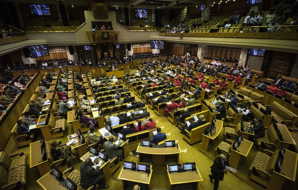 Parlamento sul-africano: Quatro partidos chumbam proposta de orçamento do Ministério do Ensino Superior
