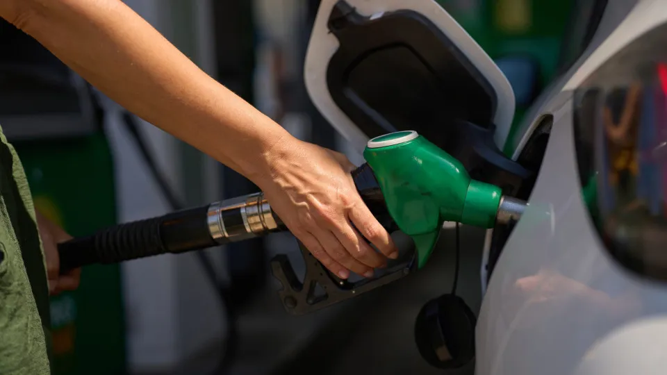 Combustíveis seguem em direções diferentes. Eis quanto vão