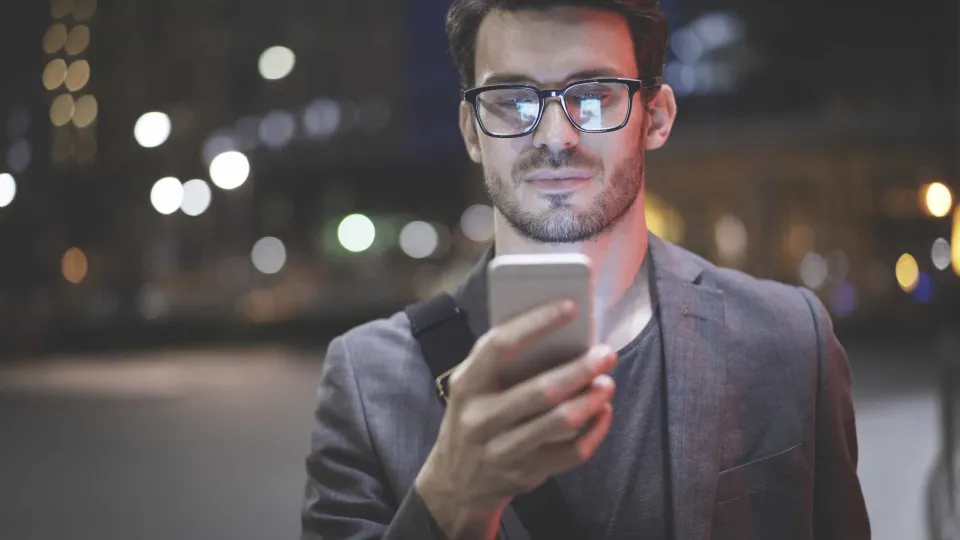 As apps que não deve instalar no telemóvel. São inúteis e...