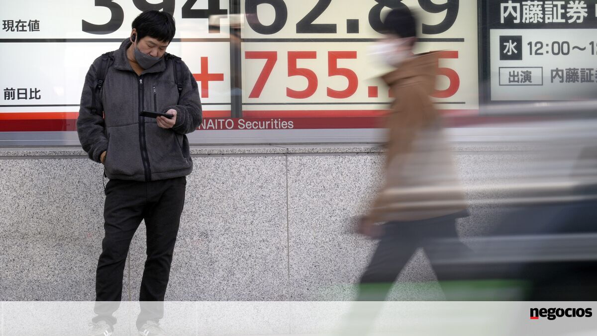 Ásia e Europa no vermelho à espera de dados da inflação dos