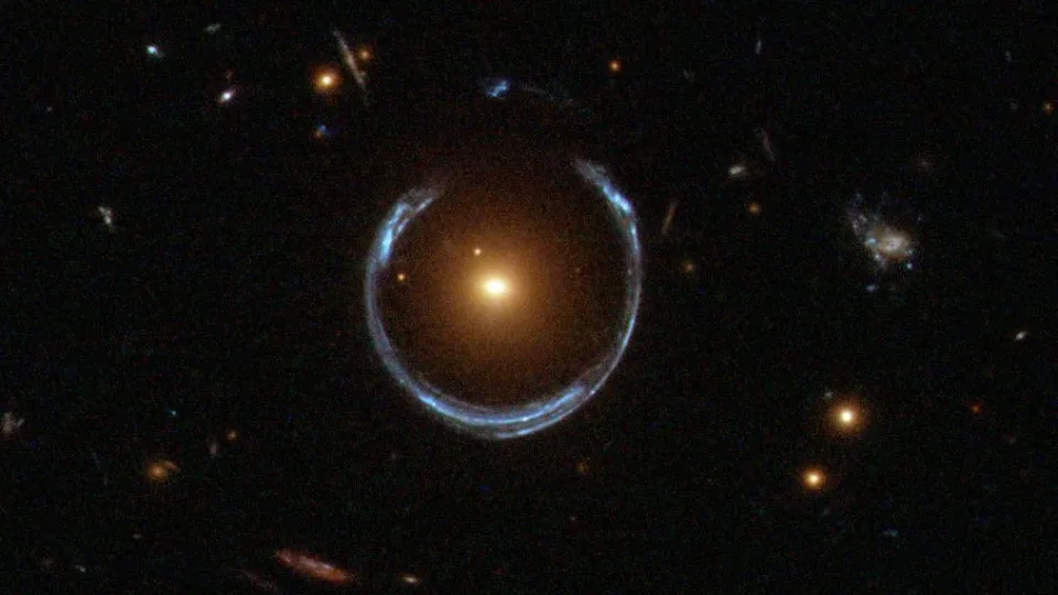 Astrónomos descobriram o que poderá ser o maior buraco negro...