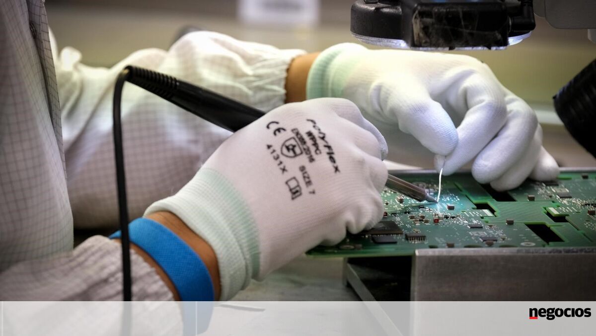 China acelera corrida aos chips de IA com plano para