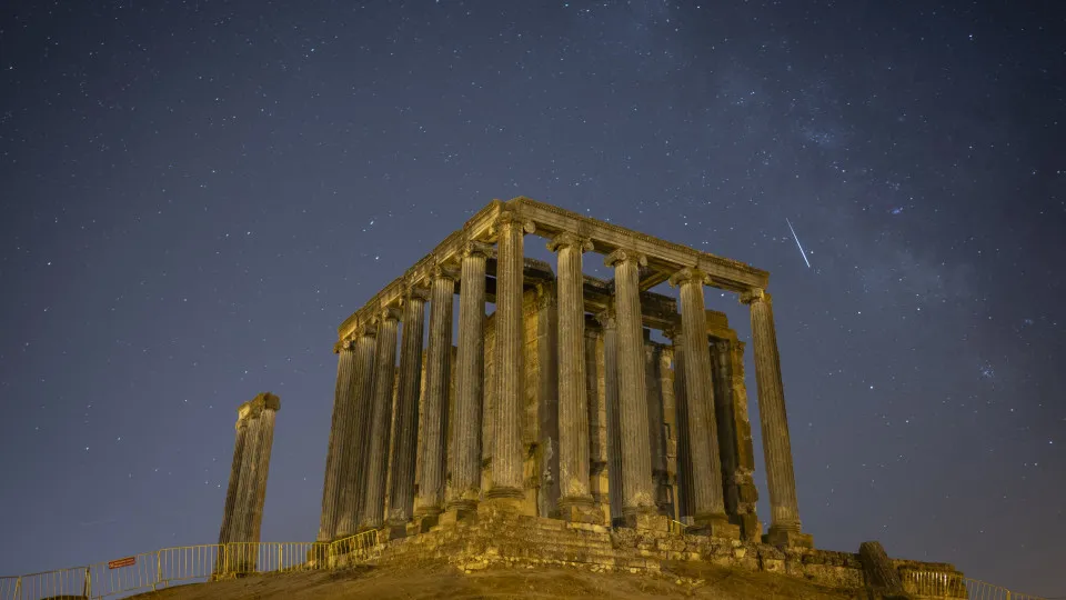 Conseguiu ver as Perseidas? Eis as melhores imagens da chuva...