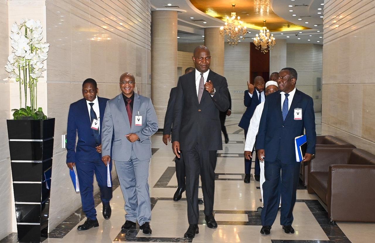 Diálogo político avança para fase de auscultação