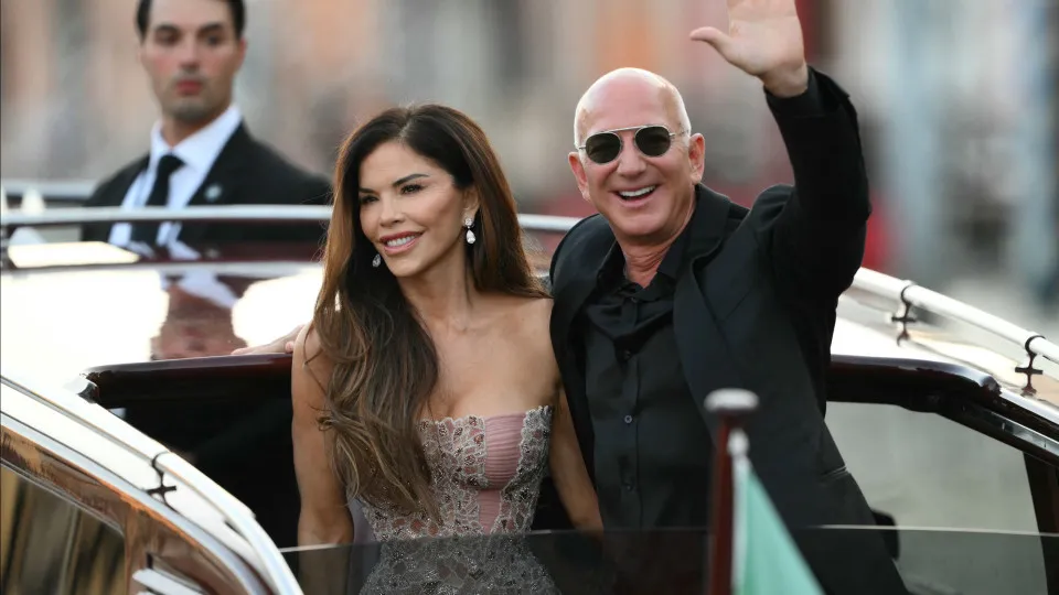 Dono da Amazon "obcecado" em ter esposa no próximo '007'