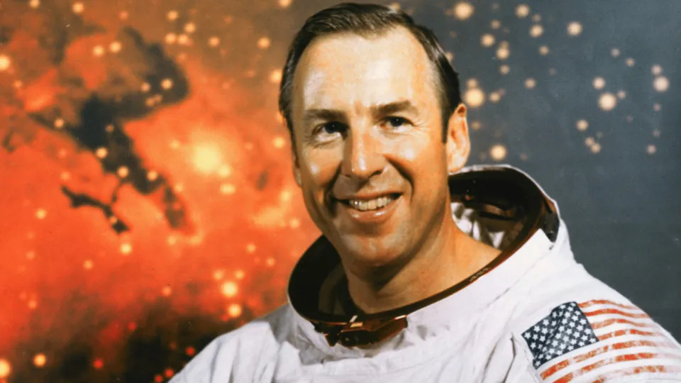 "Era o nosso herói": Morreu Jim Lovell, o comandante da...