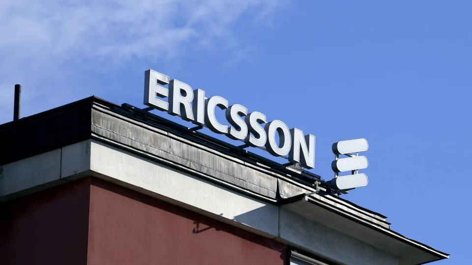 Ericsson passou de prejuízos para lucros de 777 milhões de...