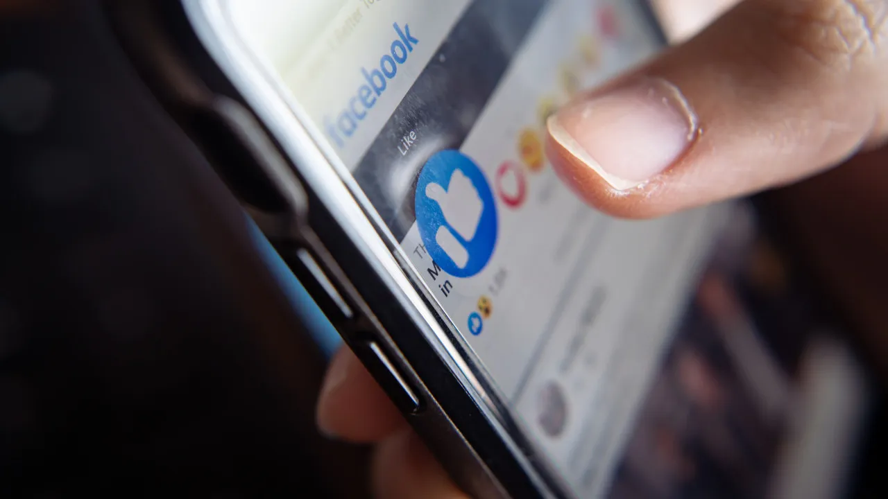 "Facebook moveu-se abertamente numa direção...