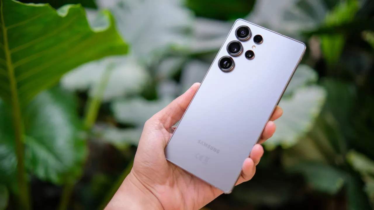 Galaxy S26 Ultra terá ecrã com tecnologia à prova de...