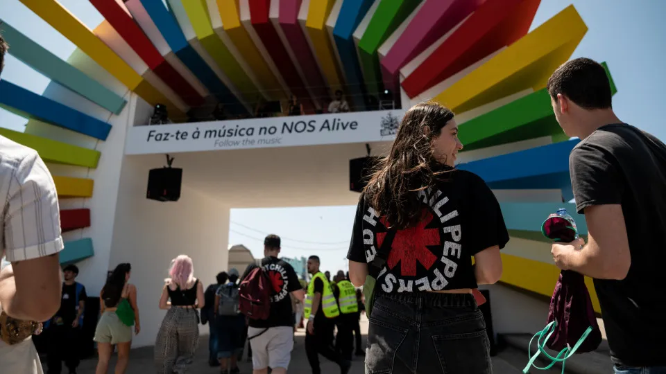 "Gosto muito de festivais". Aliu testou solução para cegos...