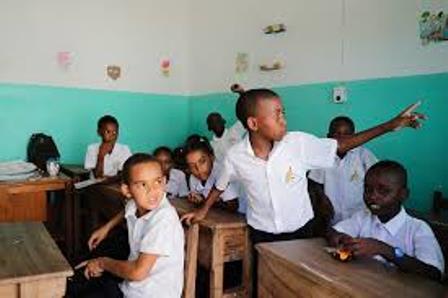 Mais de 1,3 milhões de alunos em Moçambique aprendem em...