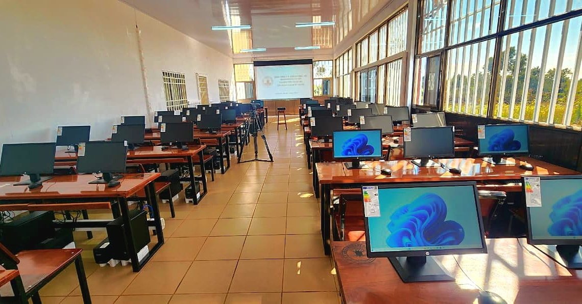 Manga: Unipúnguè inaugura "Computer Farm" e Bebecca