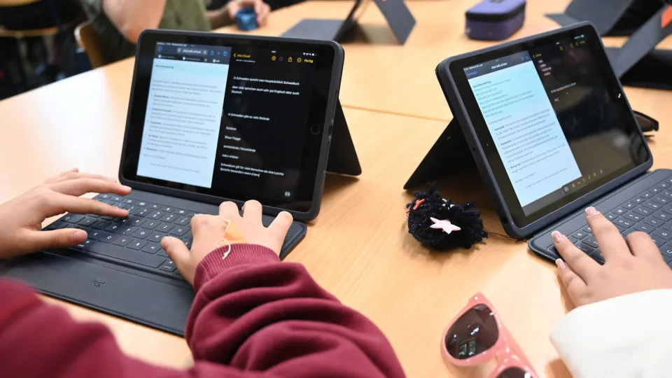 Modelos de IA? Contexto político dos países molda informação...