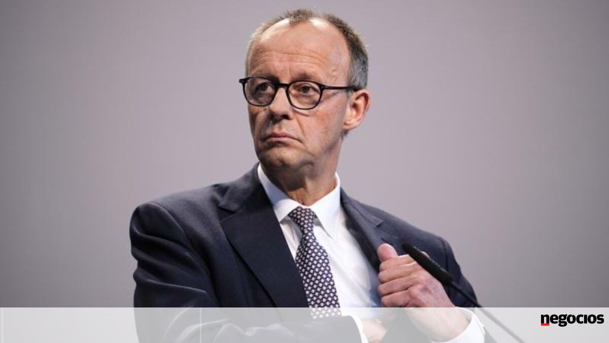 "Não haverá qualquer encontro" entre Zelensky e Putin num