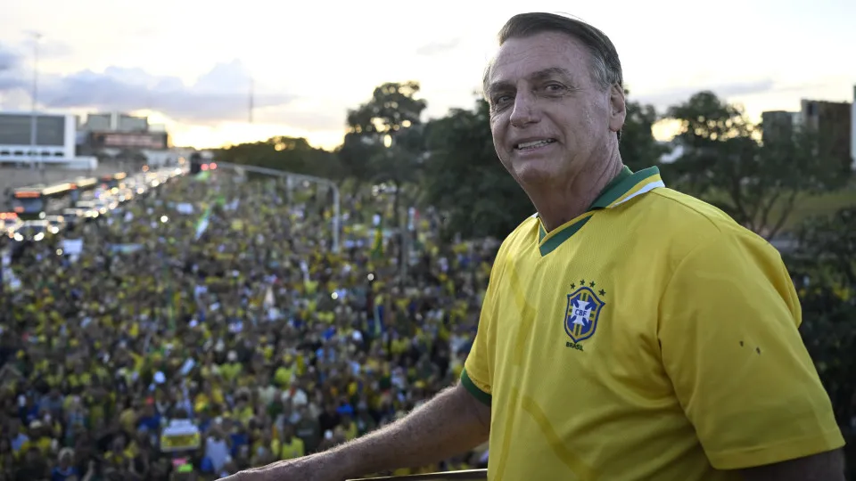 Netflix. Documentário examina influência religiosa na...