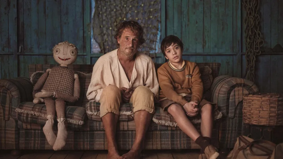 Netflix revela imagens de 'O Filho de Mil Homens' com...