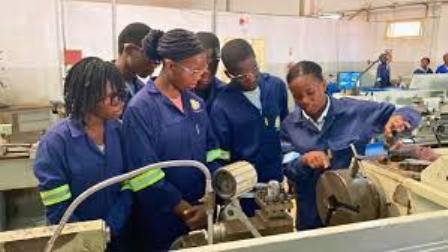 País: Mais de treze mil jovens foram bolseiros no presente...