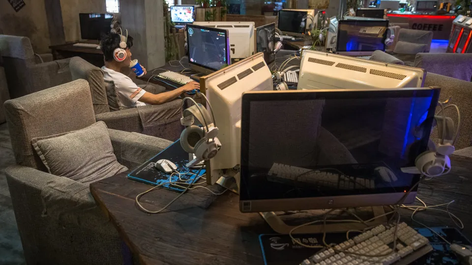 Seis em cada 10 jovens passam em média 4 ou mais horas/dia...