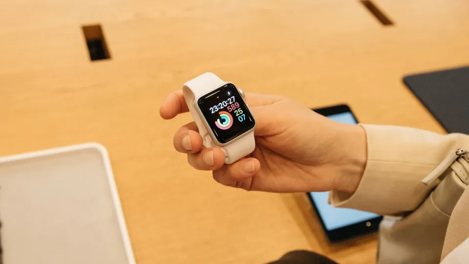 Um modelo do Apple Watch é considerado "obsoleto". Eis o que...