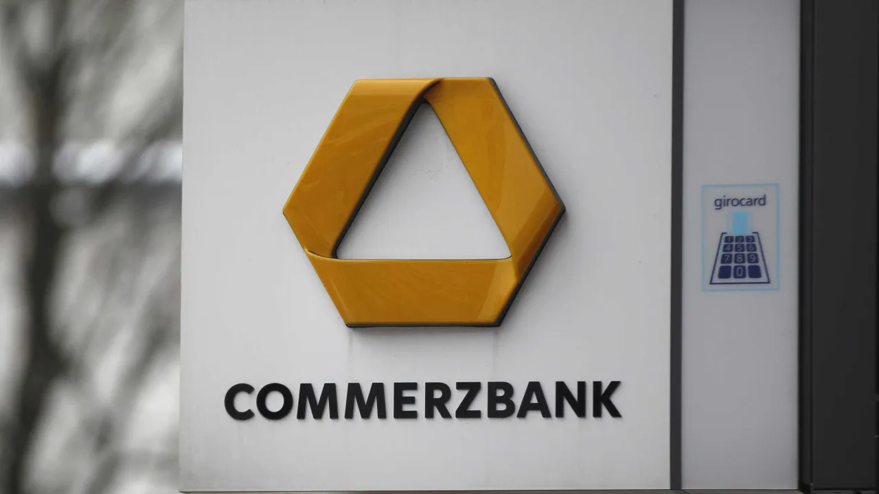 UniCredit aumenta participação no alemão Commerzbank para