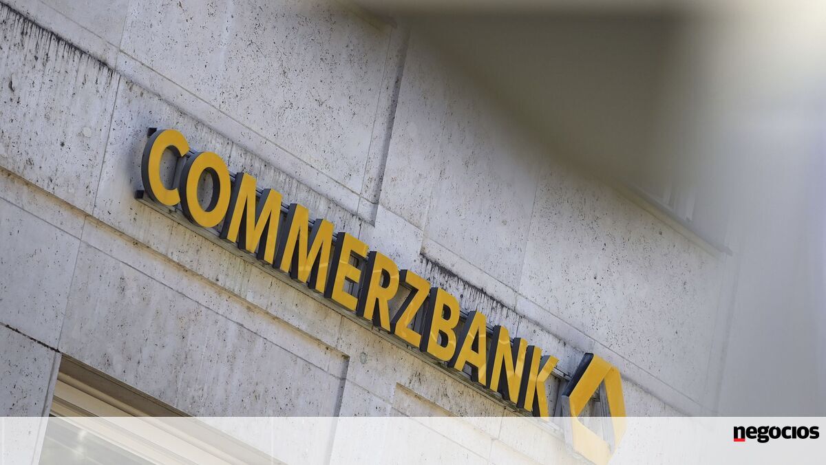 UniCredit volta a aumentar participação no Commerzbank. Já