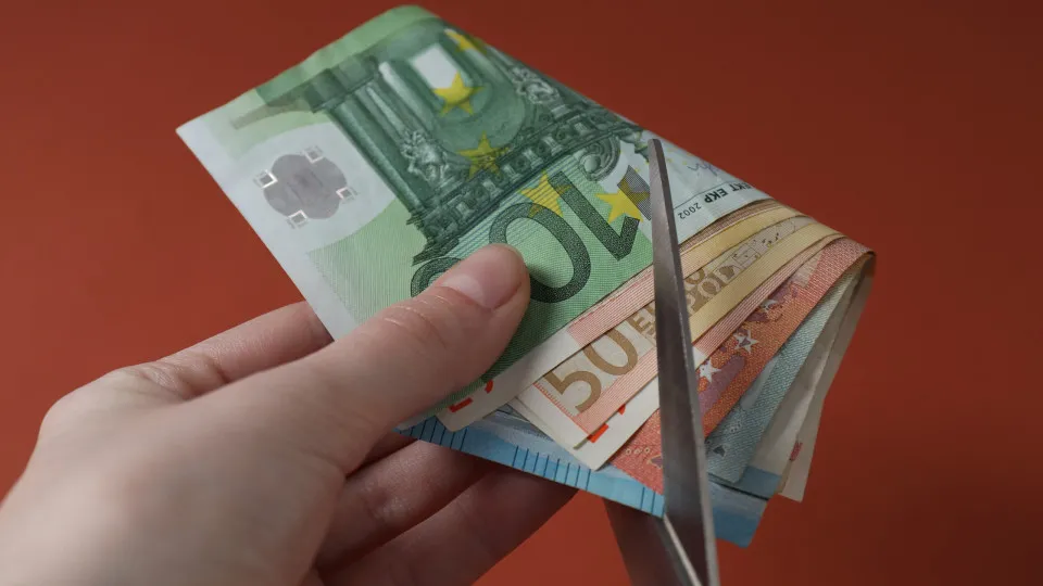 "Está a afetar as famílias": O que se passa com o corte de a