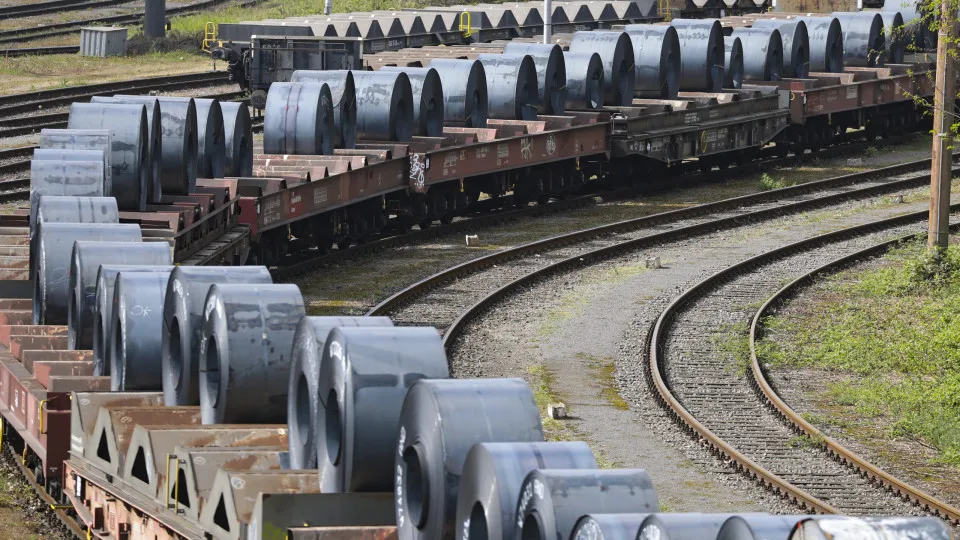 Produção industrial cresce 2,3% em julho