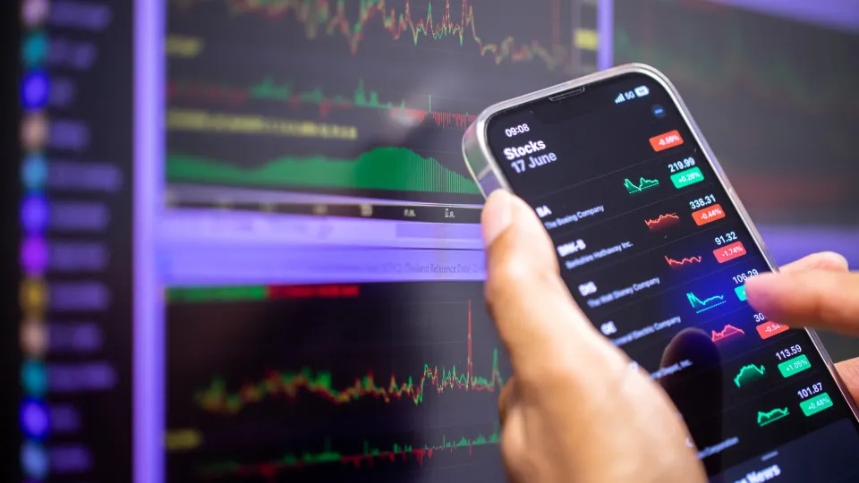 Bolsas mistas, mas animadas com possível descida das taxas